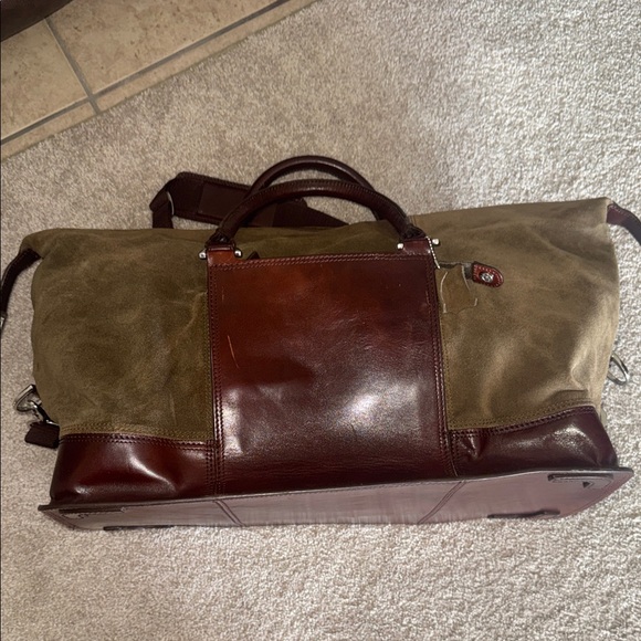 A. Giannetti Elegant Duffel Bag 🧳 - Picture 8 of 17